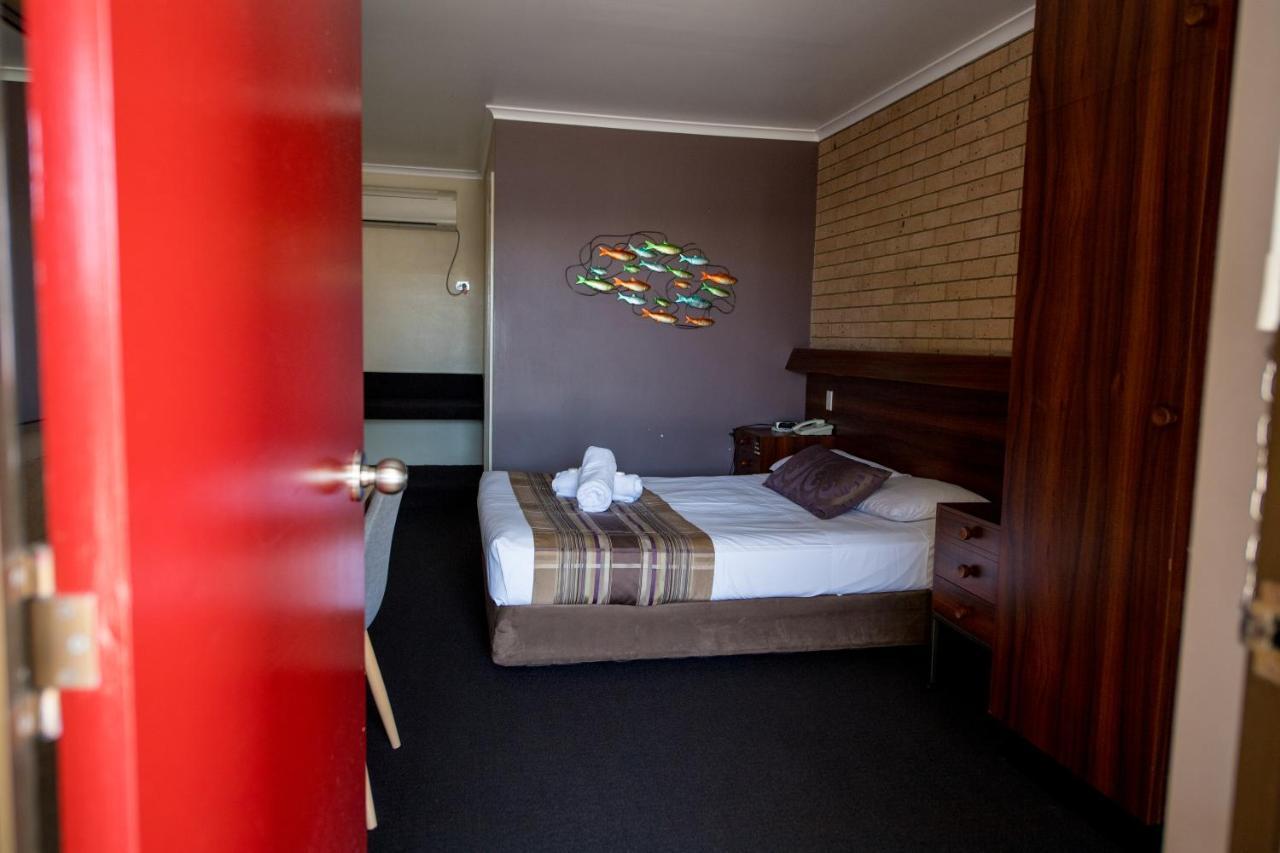 Sarina Motor Inn Kültér fotó