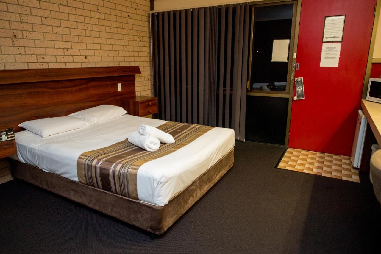 Sarina Motor Inn Kültér fotó