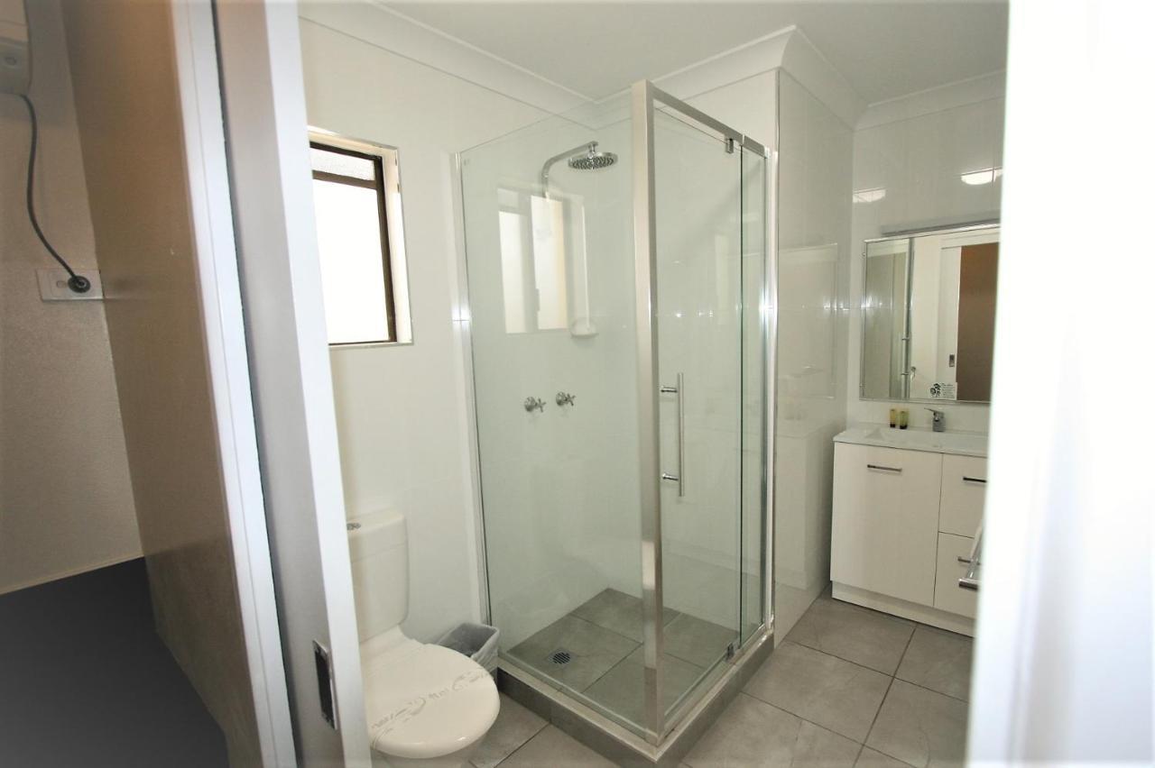 Sarina Motor Inn Kültér fotó