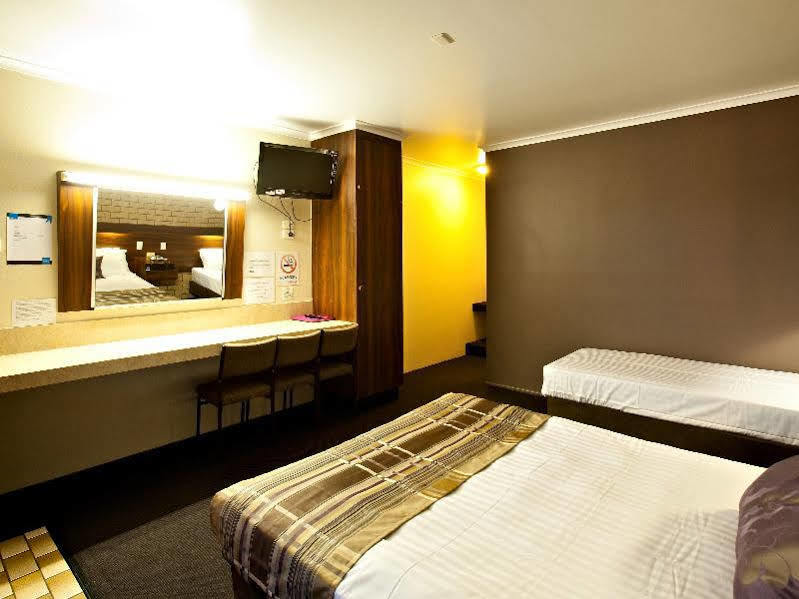 Sarina Motor Inn Kültér fotó