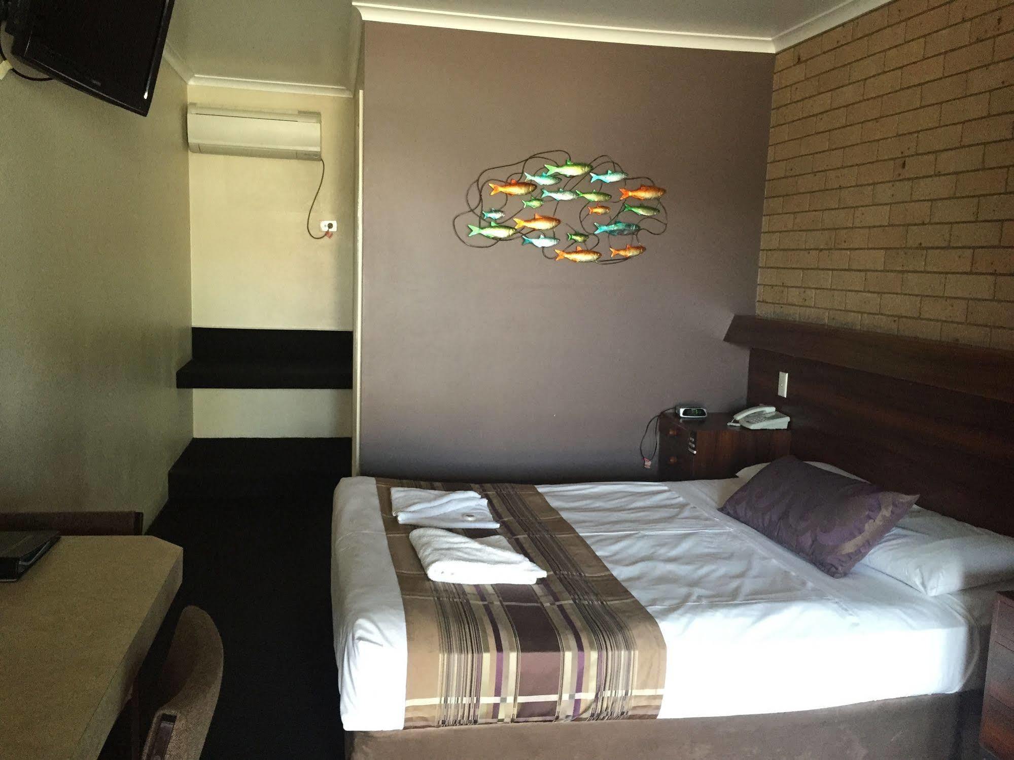 Sarina Motor Inn Kültér fotó