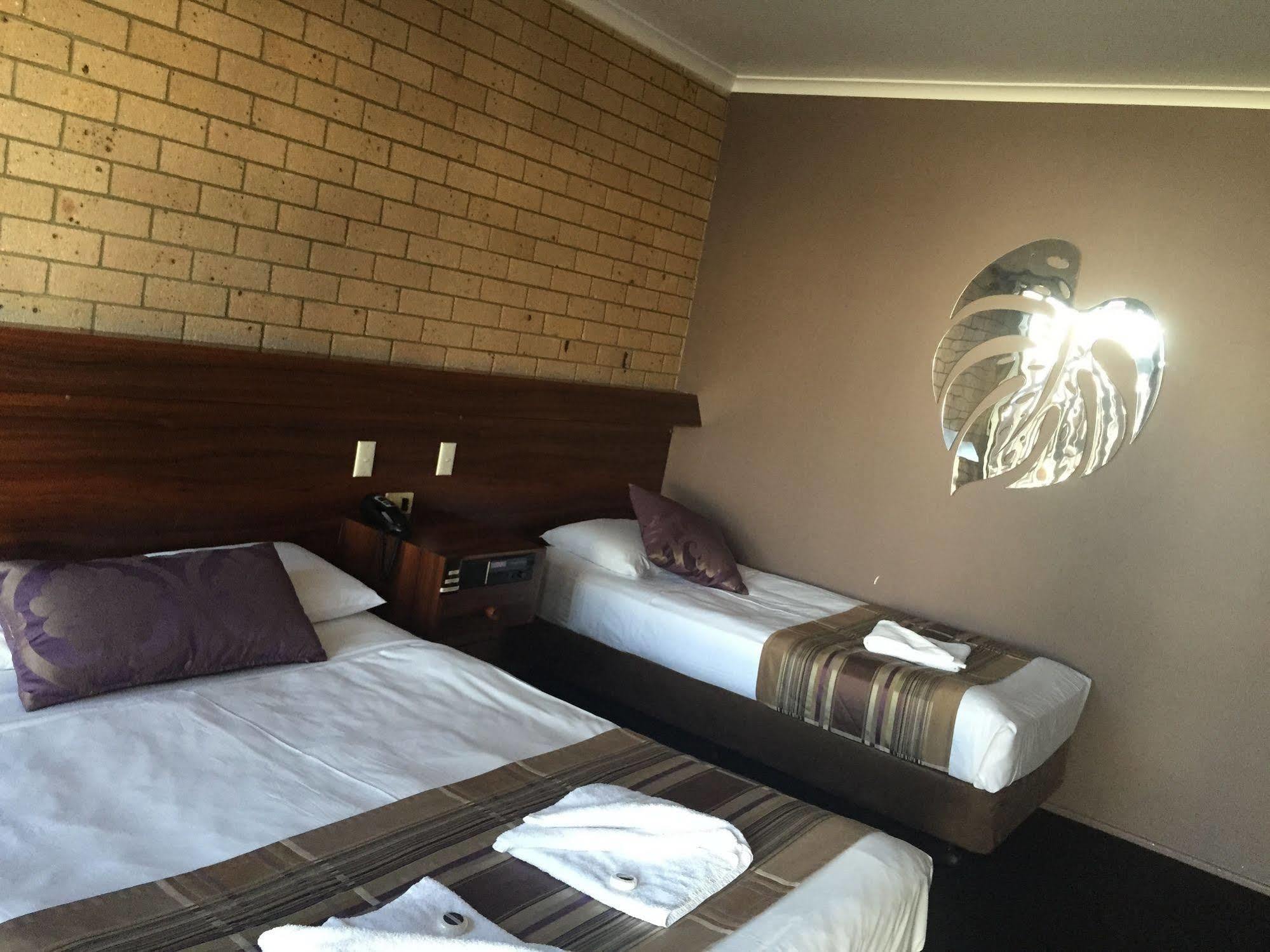 Sarina Motor Inn Kültér fotó