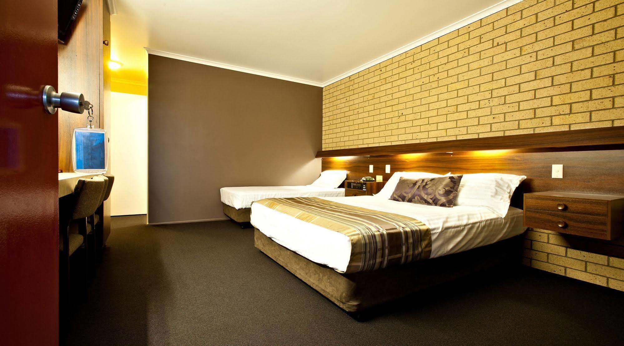 Sarina Motor Inn Kültér fotó